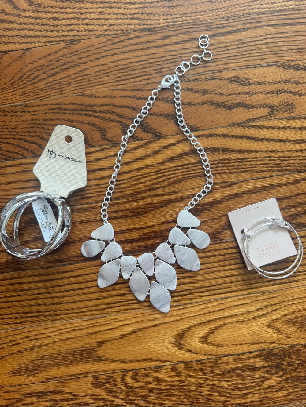 new directions matte silver leaf bib necklace